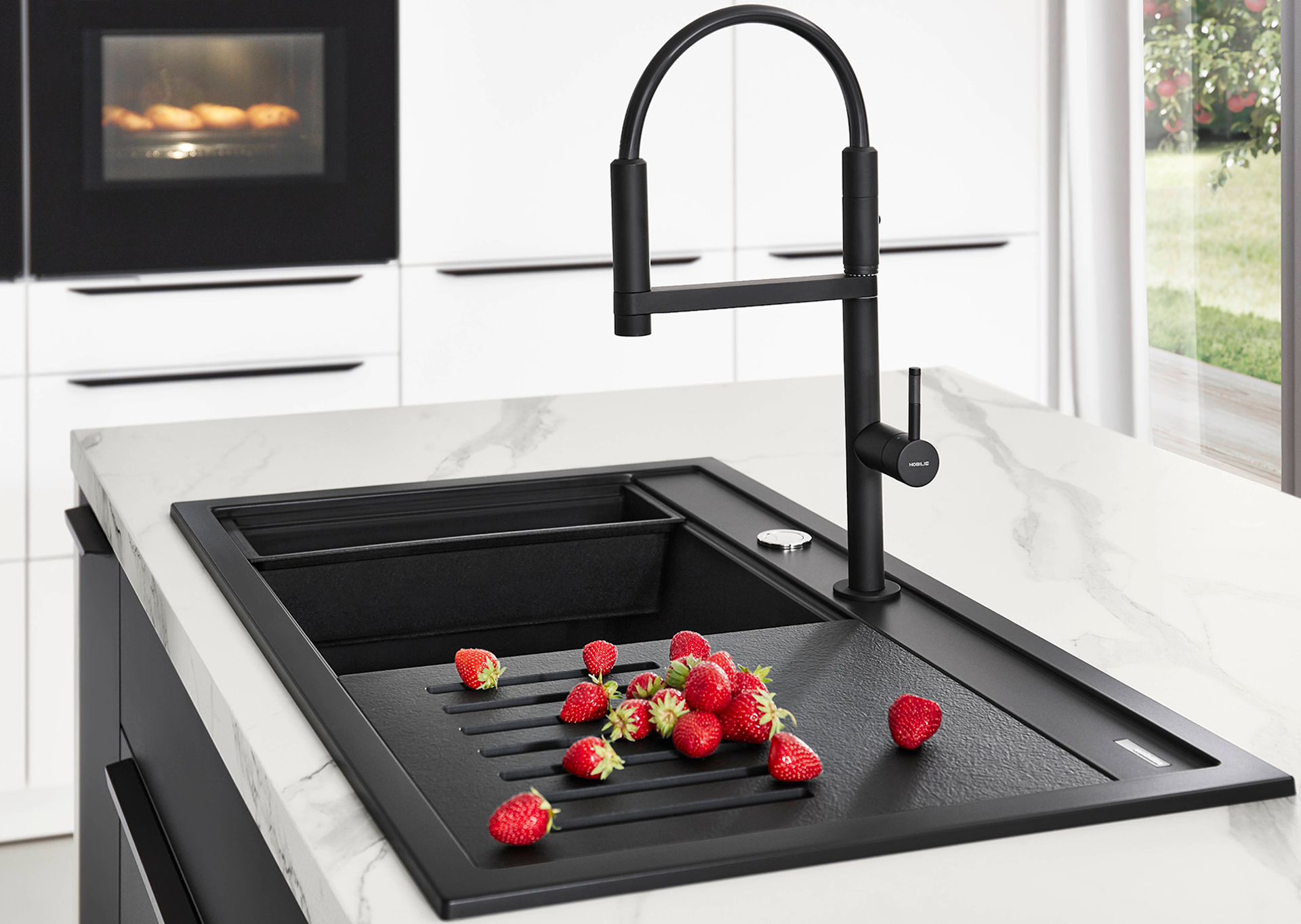 Pyramis Pyragranit Spüle mit Pyramis Armatur Mandolin in Edelstahl und Schwarz