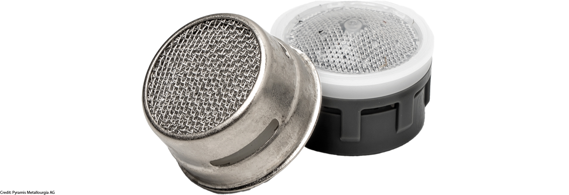 Pyramis Logo mit glatter Edelstahl Struktur